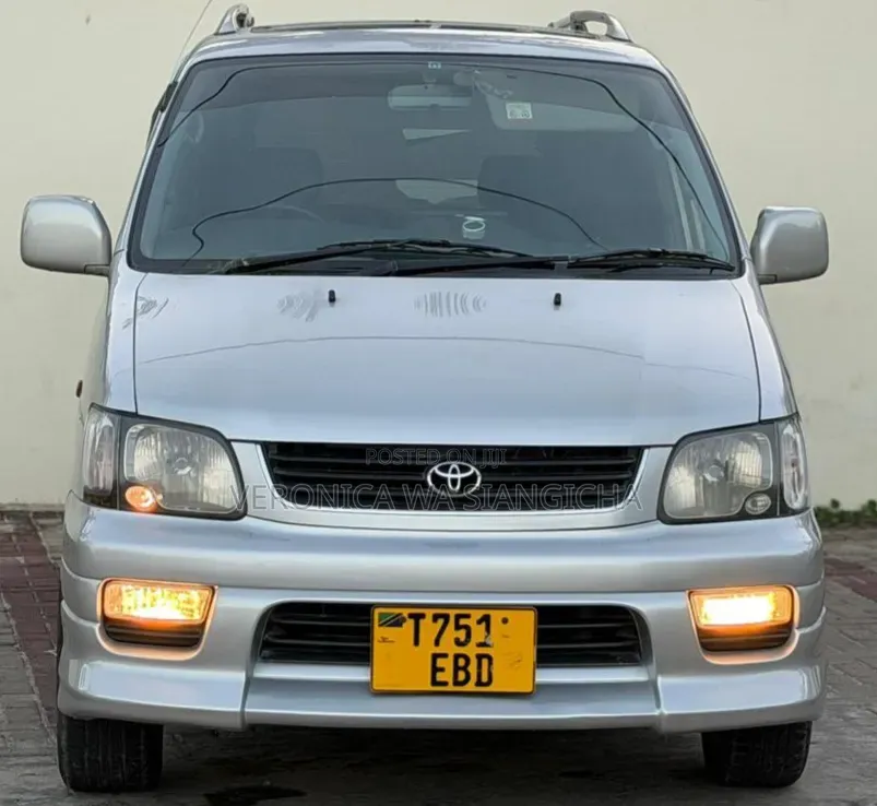 Toyota Noah 2002