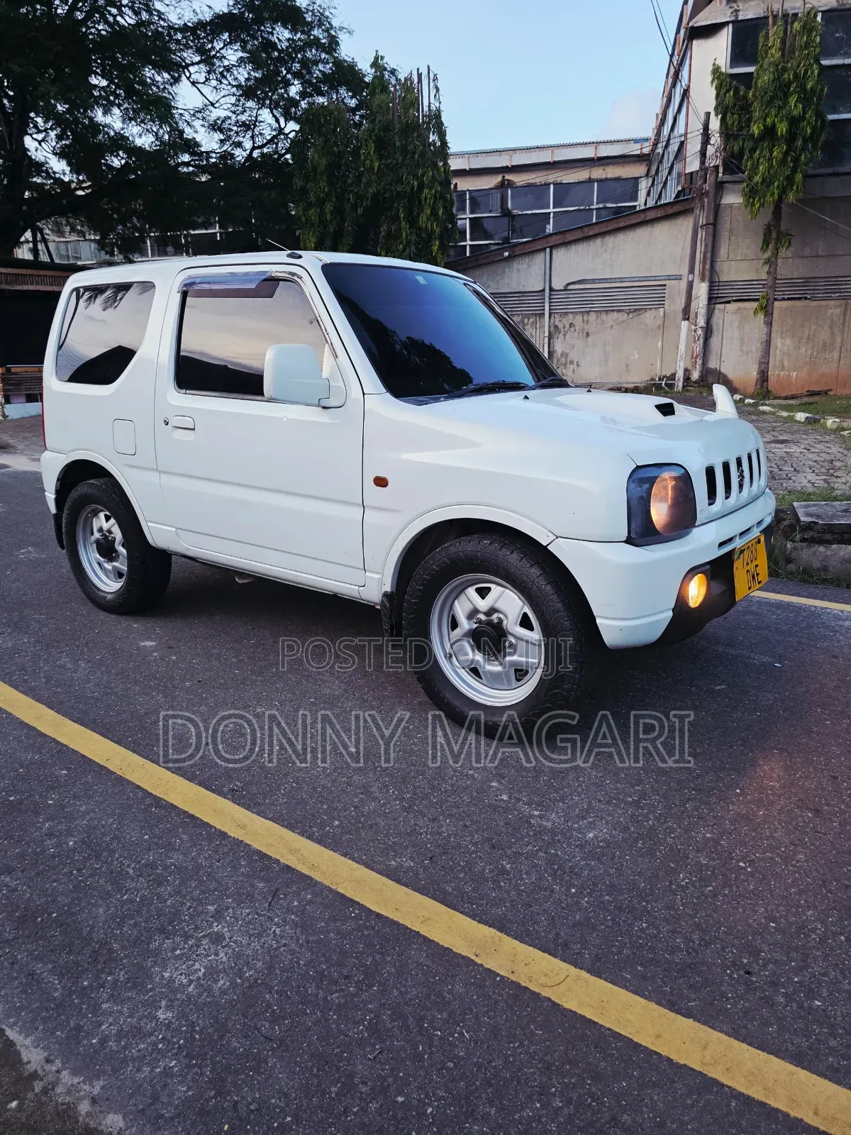 Suzuki Jimny 2000 White
