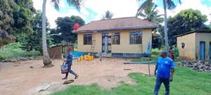 Shamba Lenye Mazao Na Nyumba Ya Kuishi Linauzwa