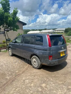 Toyota ISIS 2008 Gray