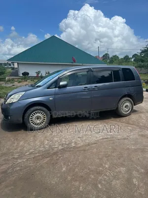 Toyota ISIS 2008 Gray