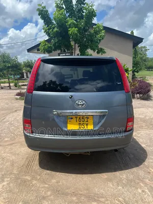Toyota ISIS 2008 Gray
