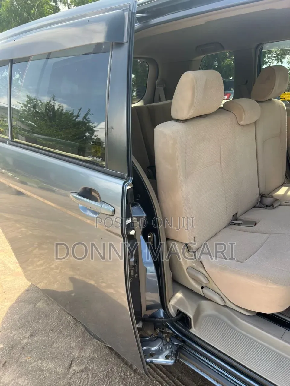 Toyota ISIS 2008 Gray