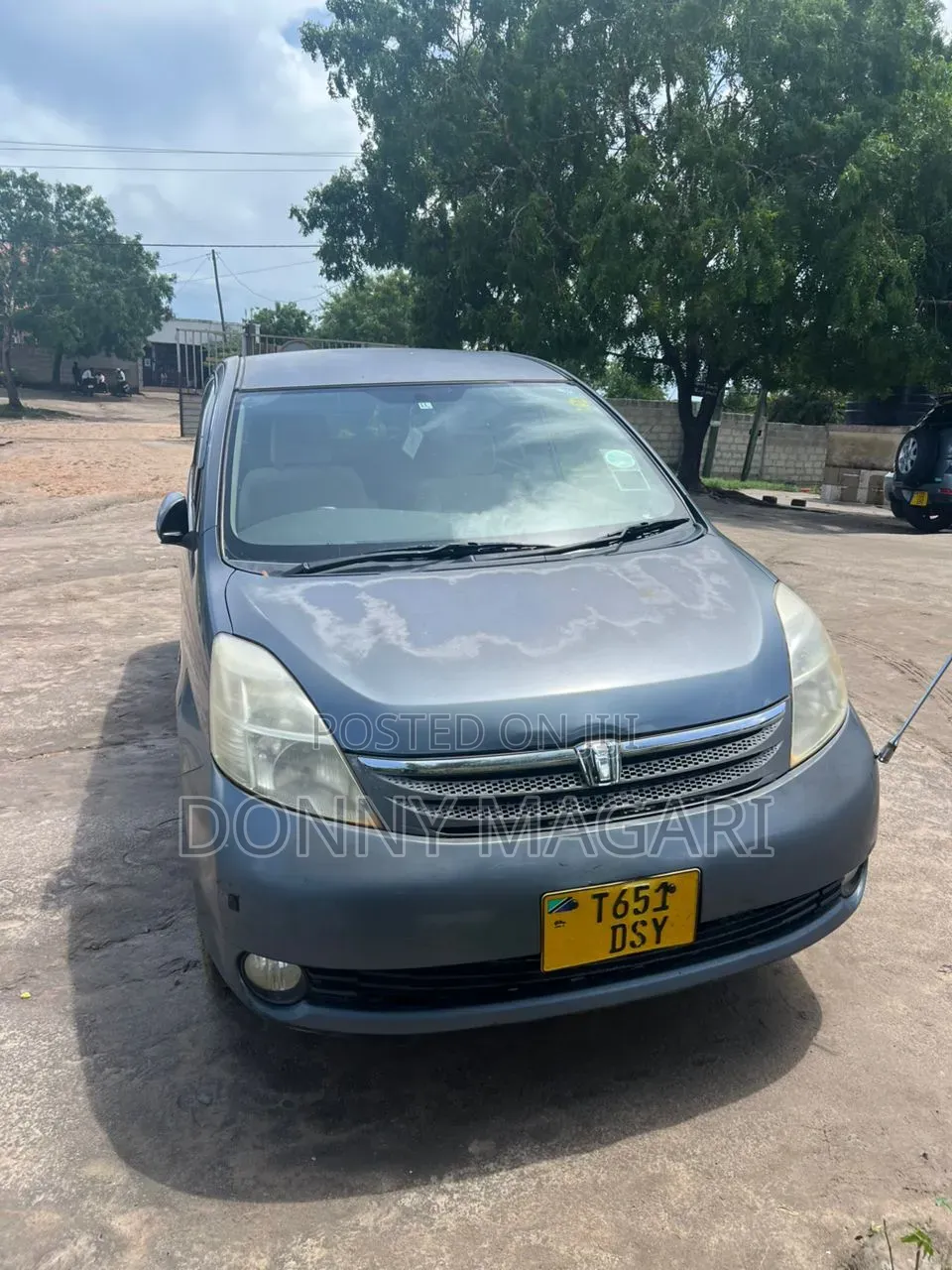 Toyota ISIS 2008 Gray