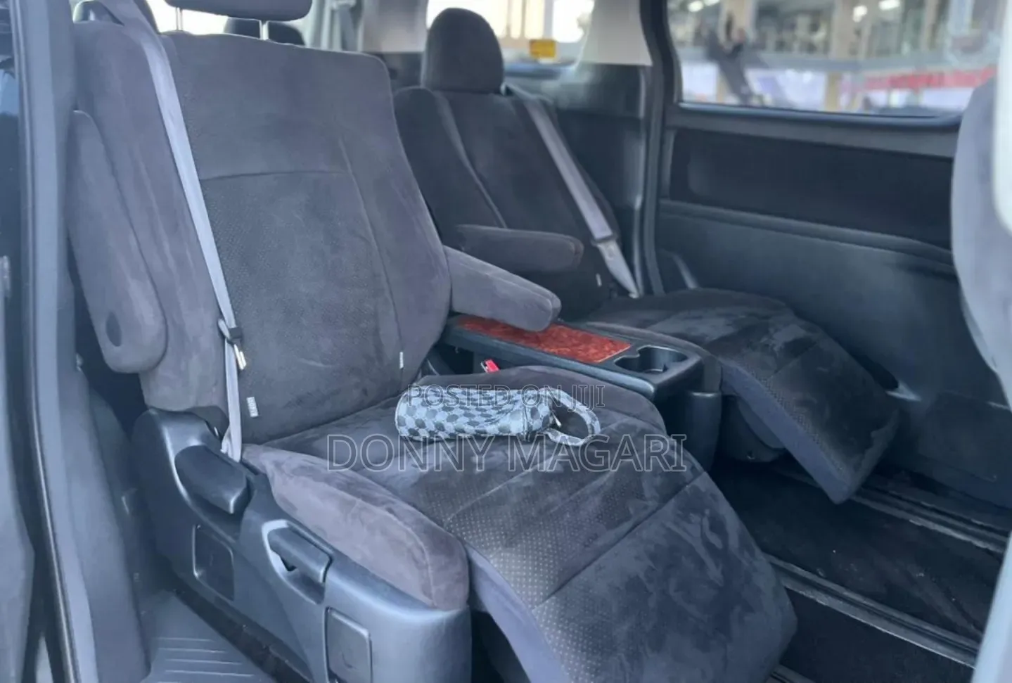 Toyota Vellfire 2010 Black