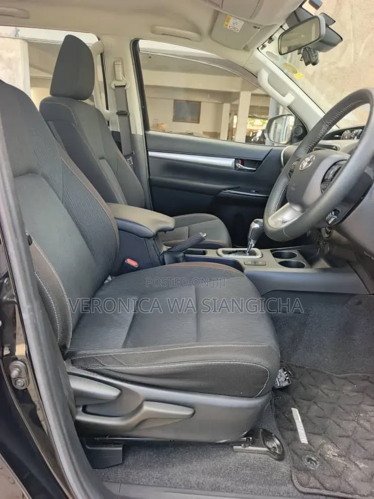 Toyota Hilux 2020 Black