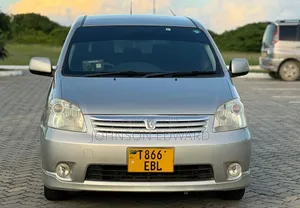 Toyota Raum 2005 Silver