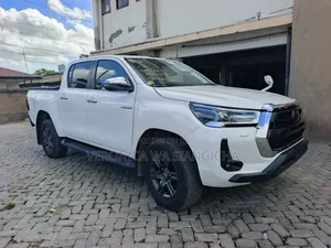 Toyota Hilux 2021 White