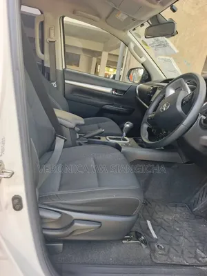 Toyota Hilux 2021 White
