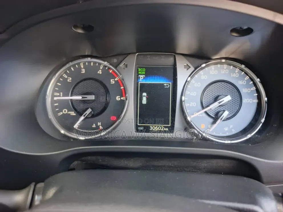 Toyota Hilux 2021 White