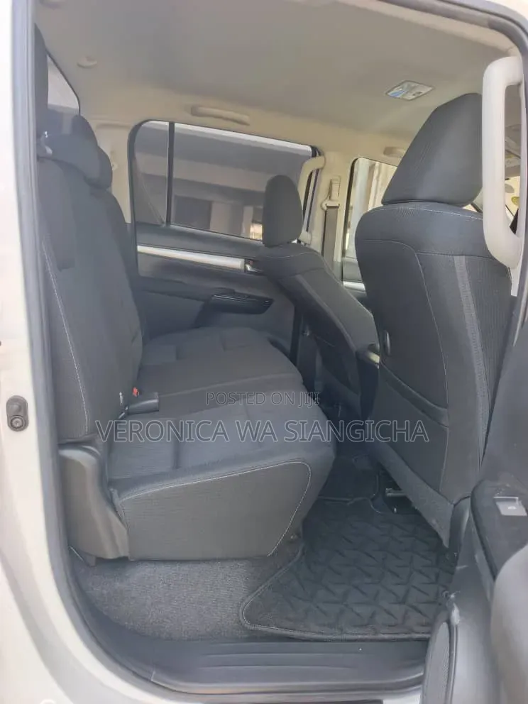 Toyota Hilux 2021 White