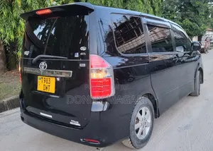 Toyota Noah 2.0 143hp AWD (7 Seater) 2009 Black