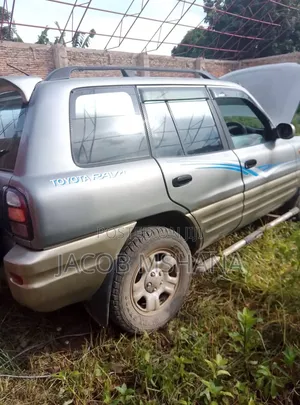 Toyota RAV4 Base FWD 1999 Silver