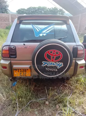 Toyota RAV4 Base FWD 1999 Silver