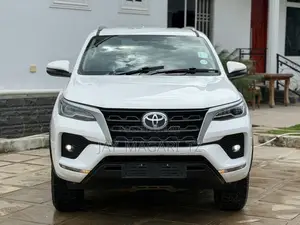 Toyota Fortuner 2022 White