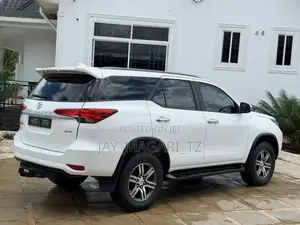 Toyota Fortuner 2022 White