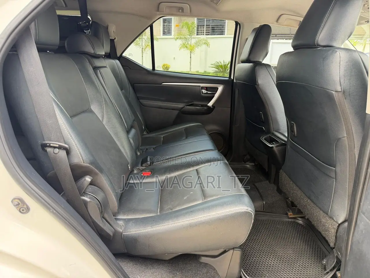 Toyota Fortuner 2022 White