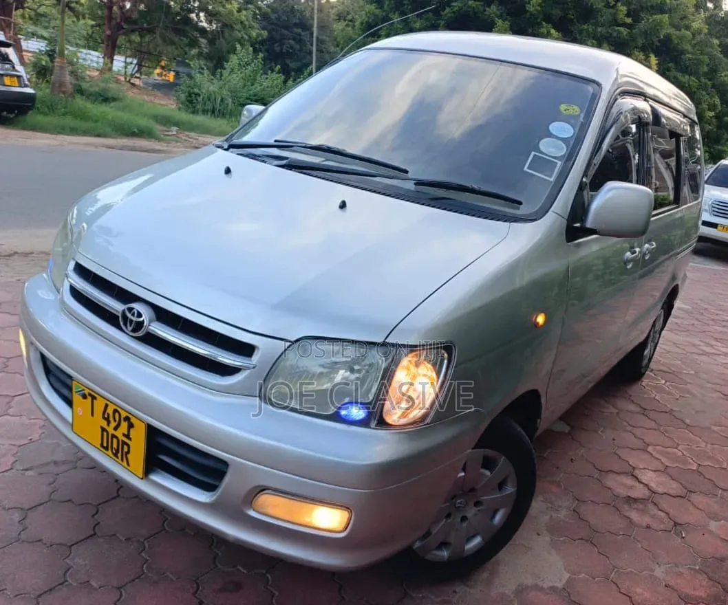 Toyota Noah 2.0 AWD (8 Seater) 2003 Silver