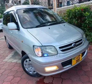 Toyota Noah 2.0 AWD (8 Seater) 2003 Silver