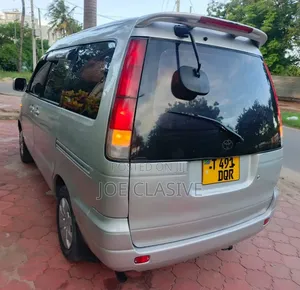 Toyota Noah 2.0 AWD (8 Seater) 2003 Silver