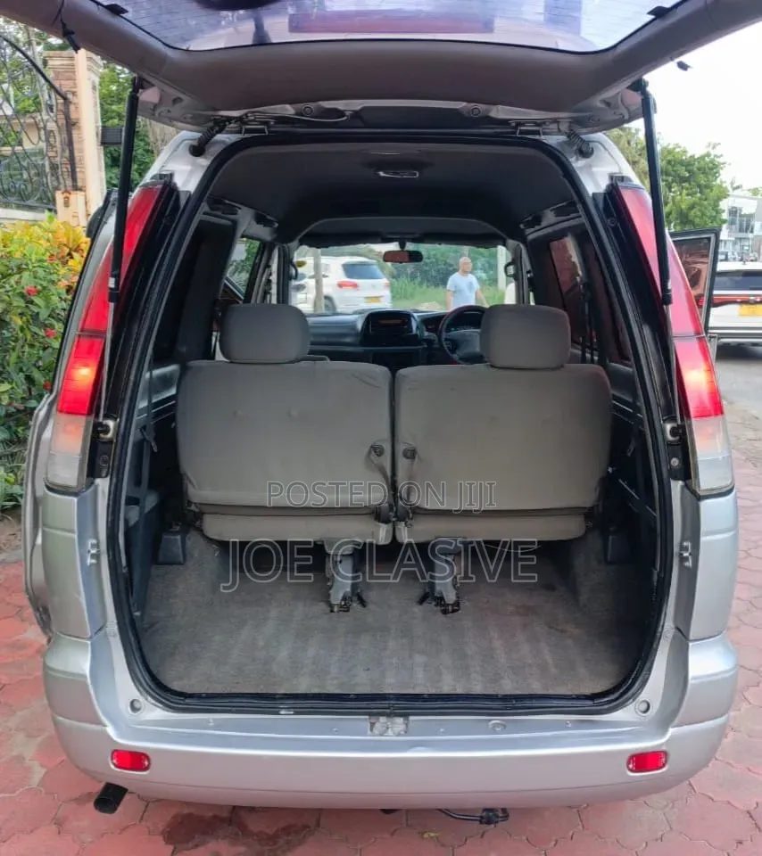 Toyota Noah 2.0 AWD (8 Seater) 2003 Silver