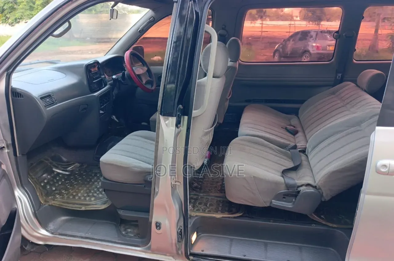 Toyota Noah 2.0 AWD (8 Seater) 2003 Silver