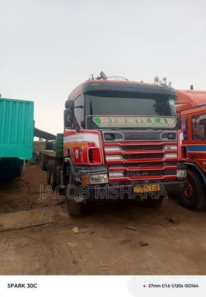 Semi 114 380