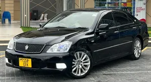 Toyota Crown Royale 2005 Matt Black