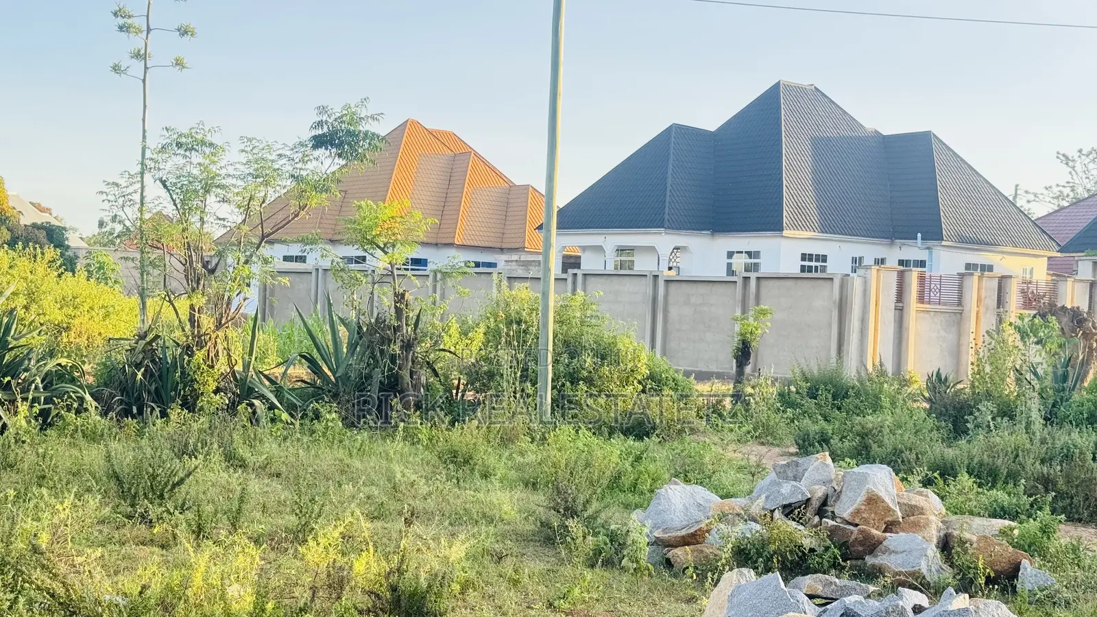Kiwanja Kinauzwa Buswelu Wilayani