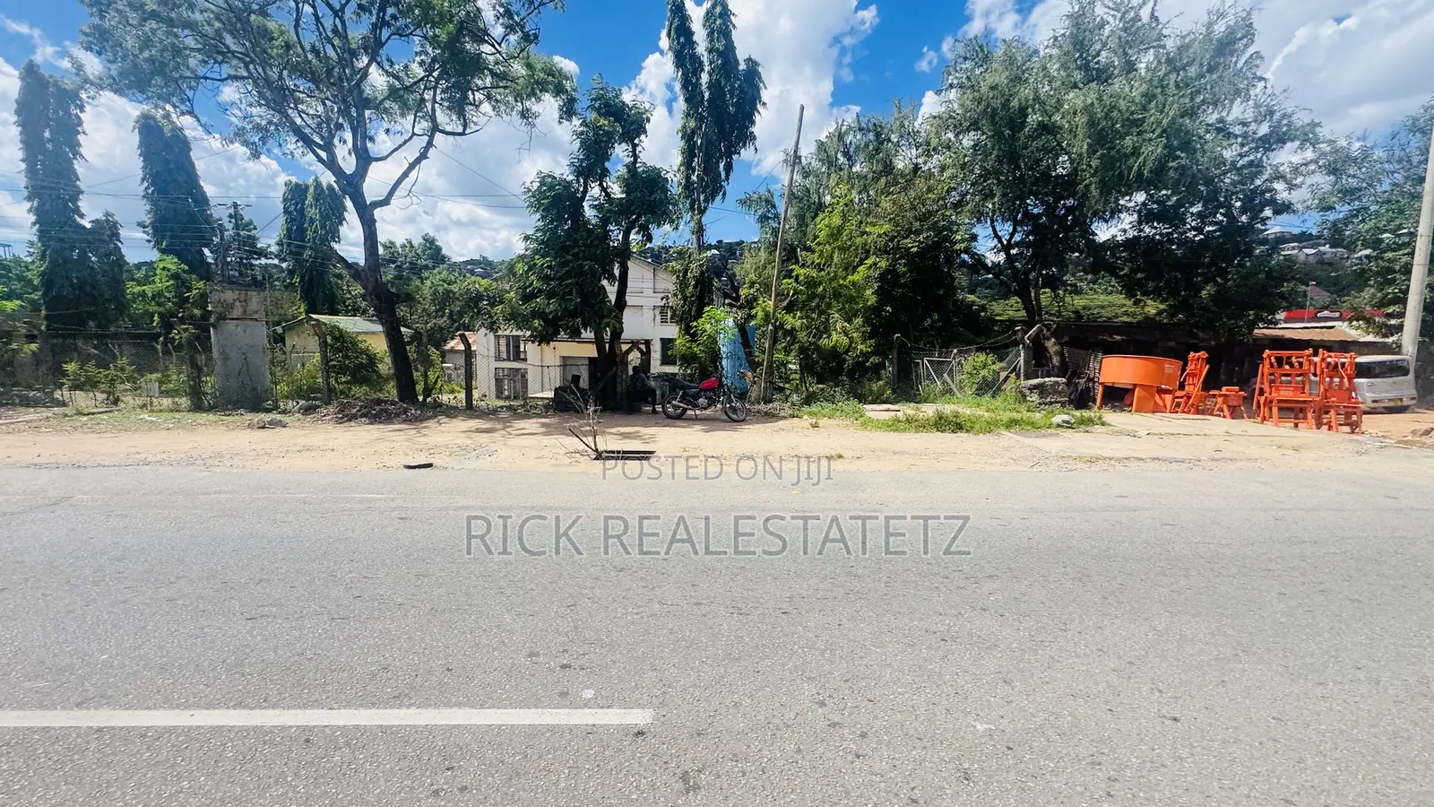 Kiwanja Cha Kwanza Kutoka Lami Kinauzwa Mwanza - Mabatini