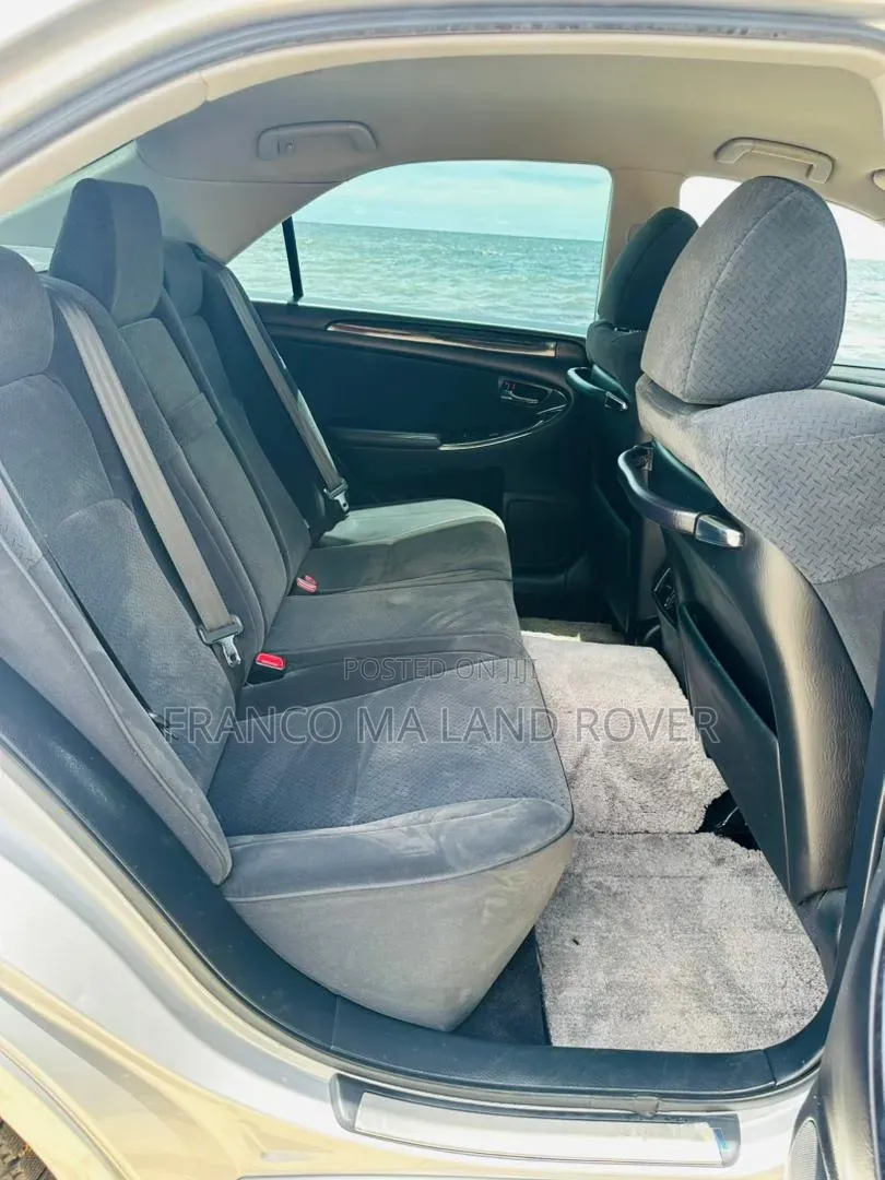 Toyota Crown 2004 Silver