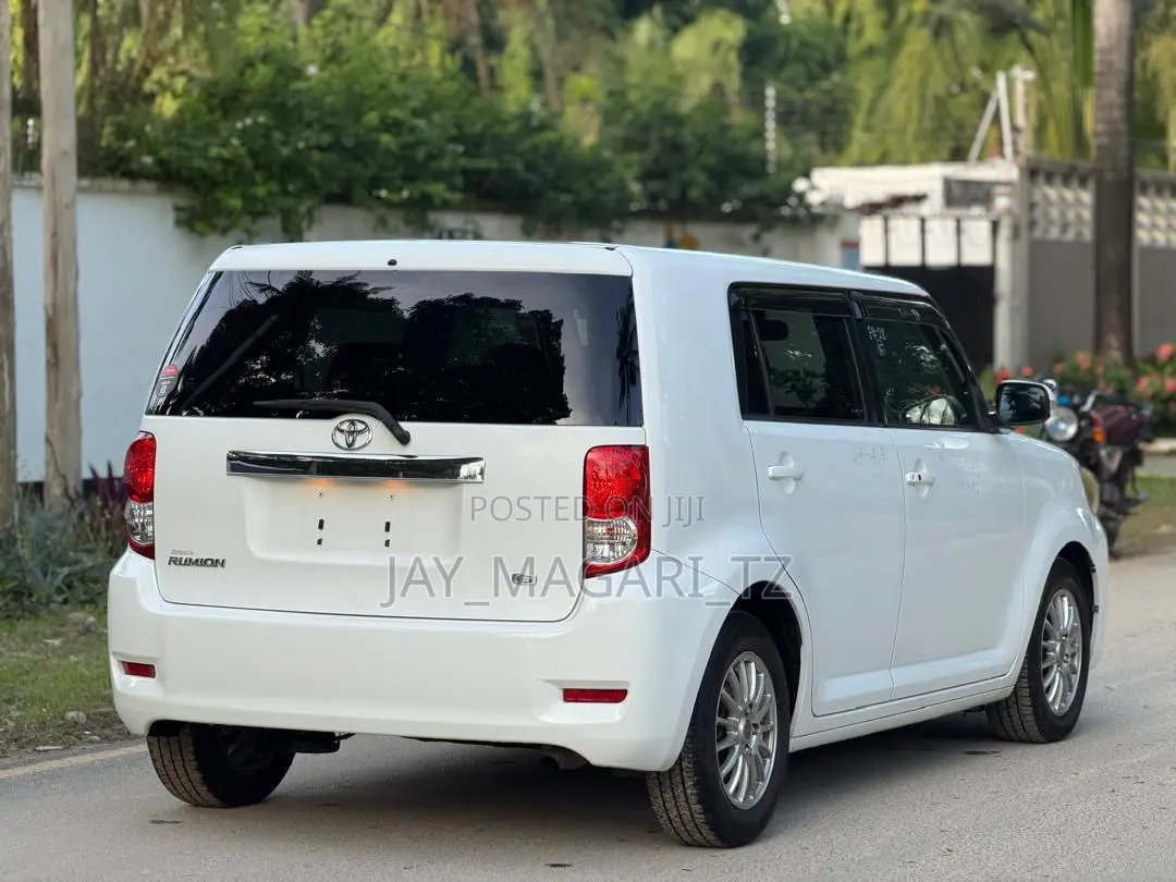 Toyota Corolla Rumion 2008 White