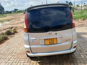 Toyota Fun Cargo 2004 Silver