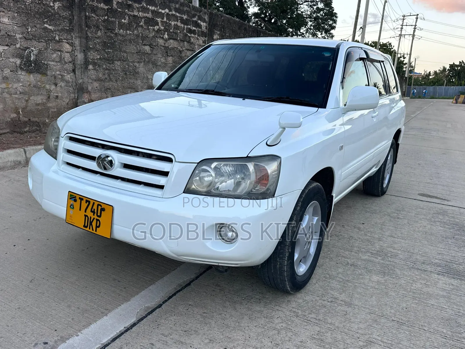 Toyota Kluger 2004 White