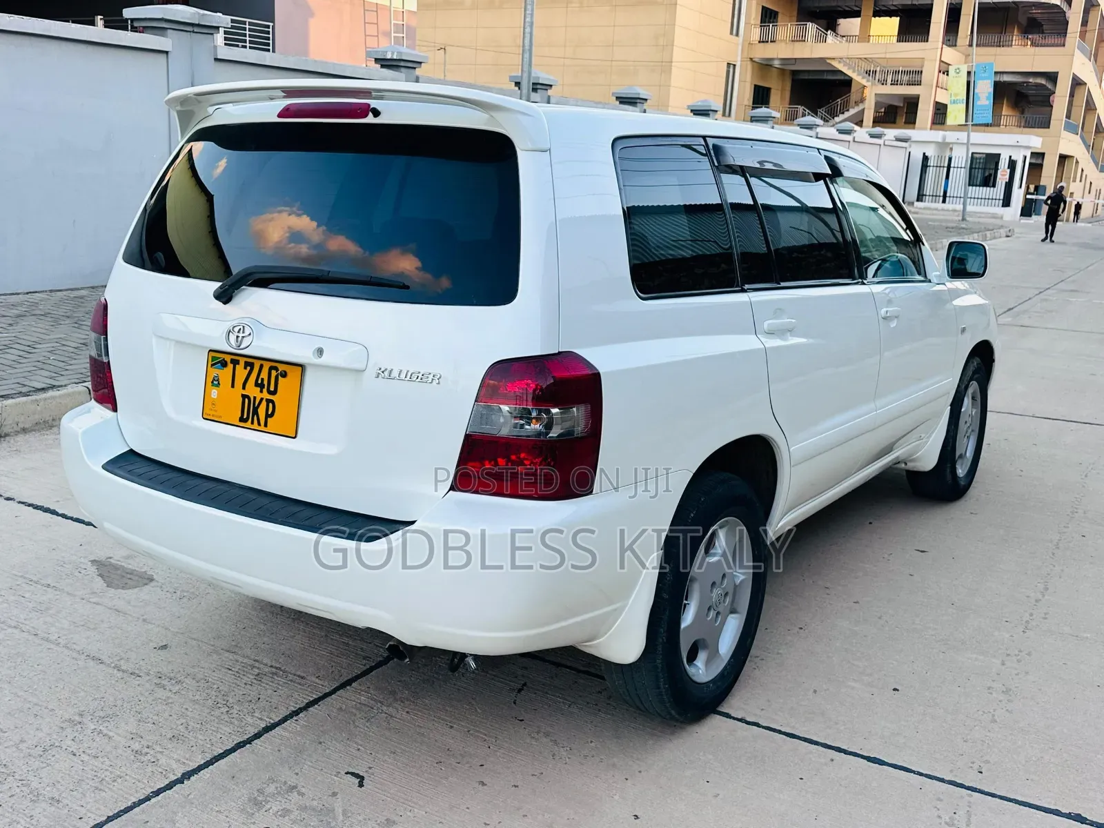 Toyota Kluger 2004 White