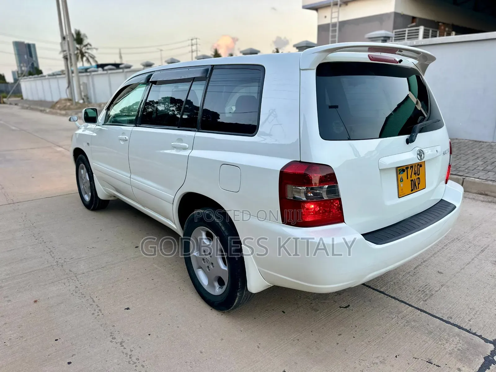 Toyota Kluger 2004 White