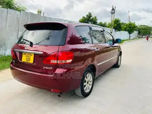 Toyota Ipsum 2004 Red