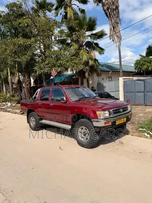 Toyota Hilux 1999 Red