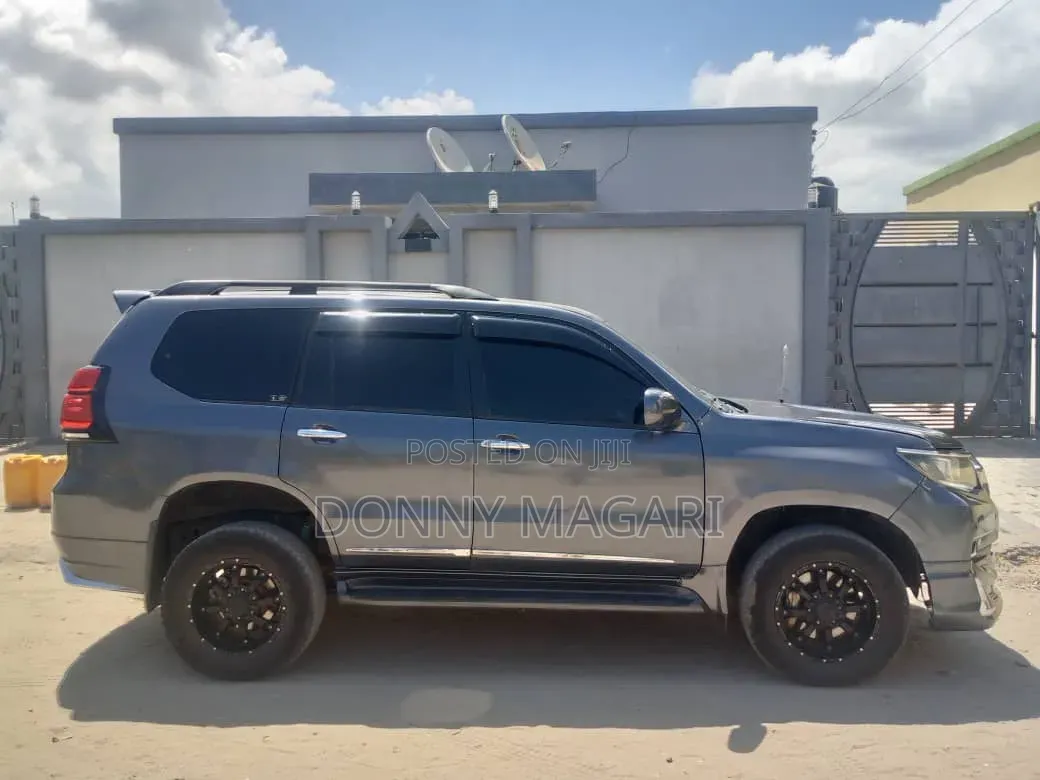 Toyota Land Cruiser Prado 2006 Gray
