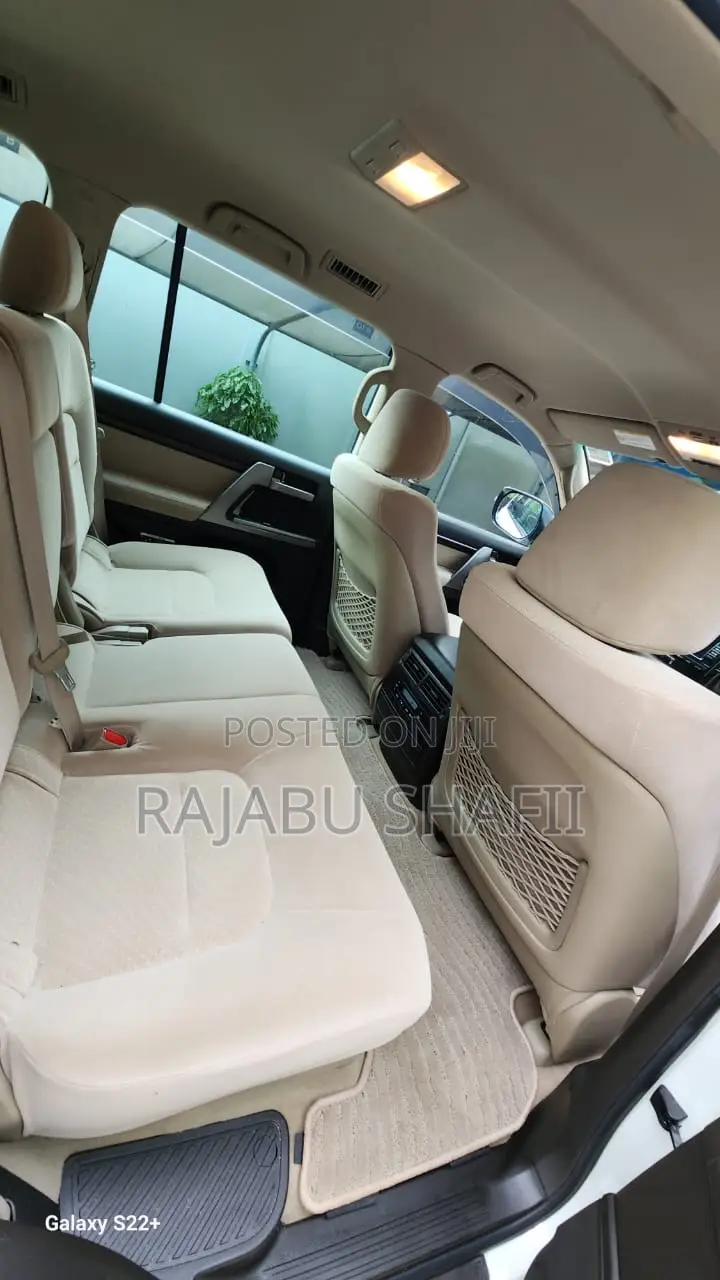 Toyota Land Cruiser 4.6 V8 ZX 2012 White