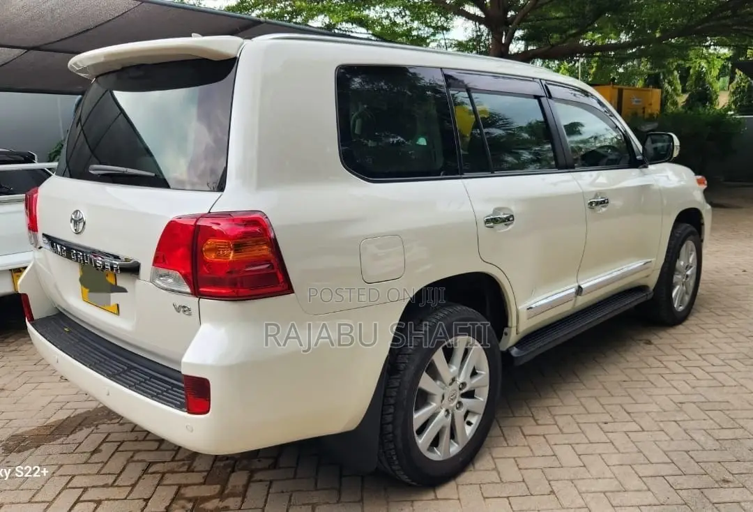 Toyota Land Cruiser 4.6 V8 ZX 2012 White