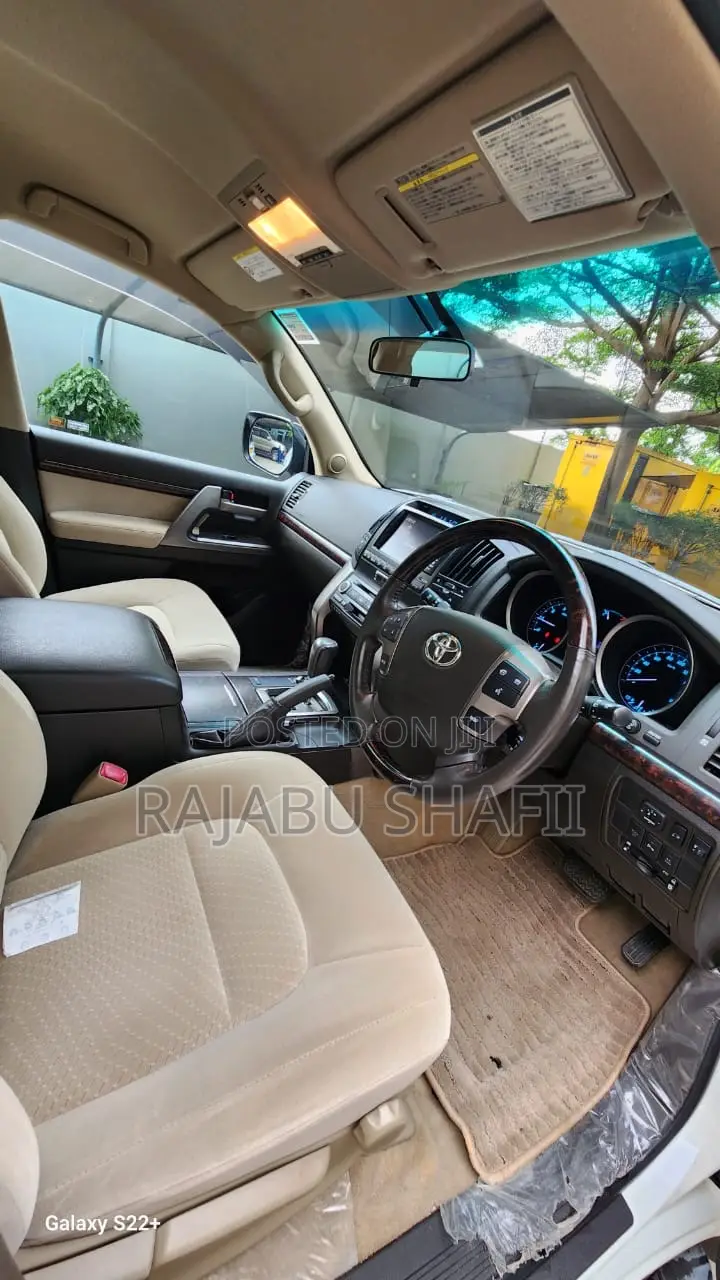 Toyota Land Cruiser 4.6 V8 ZX 2012 White