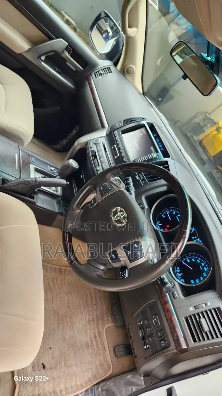 Toyota Land Cruiser 4.6 V8 ZX 2012 White