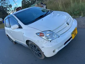 Toyota IST 2006 White