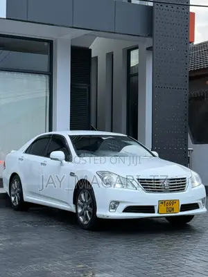 Toyota Crown 2011 White