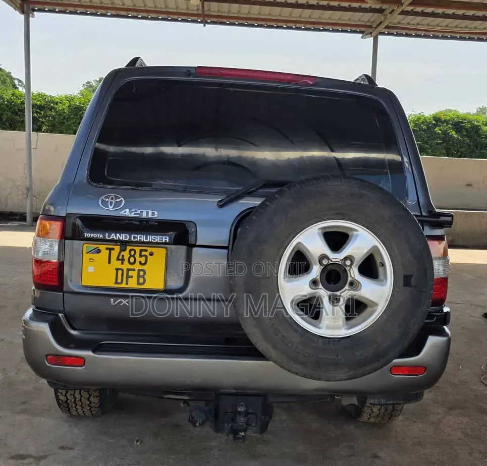 Toyota Land Cruiser 2008 Gray