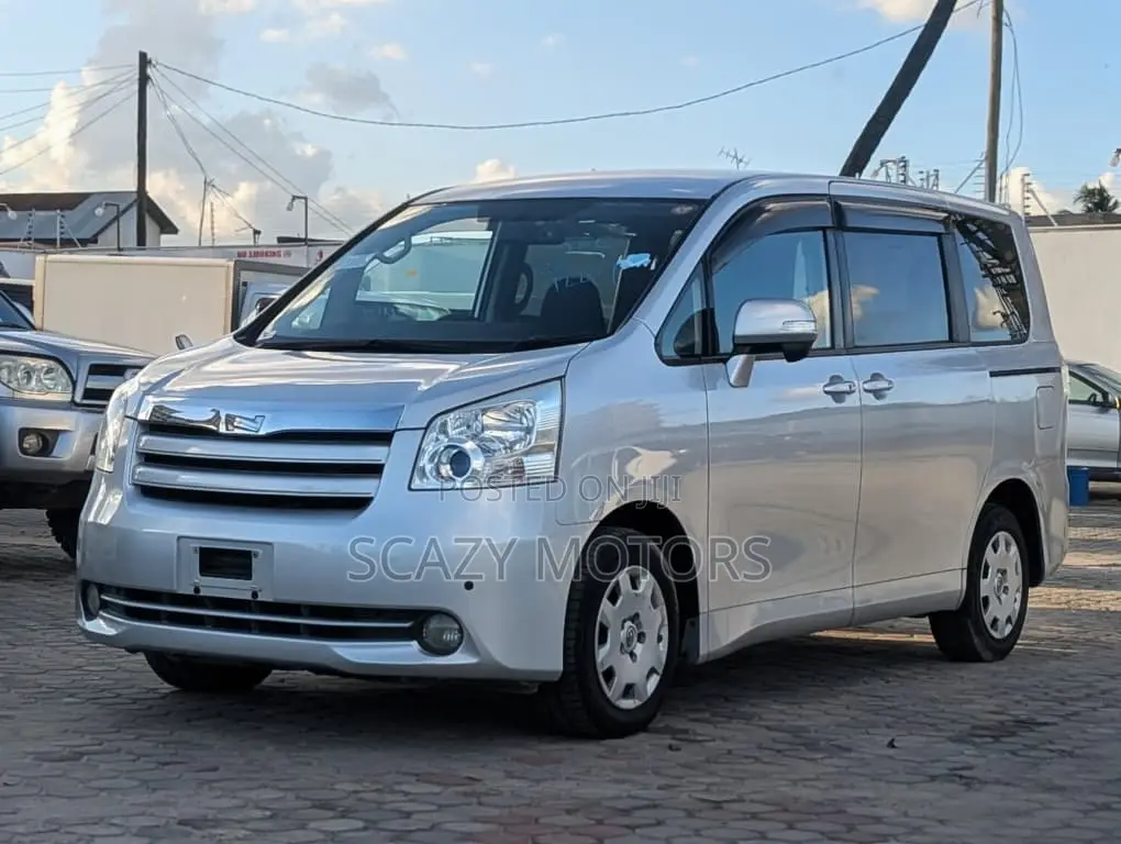 Toyota Noah 2008 Silver