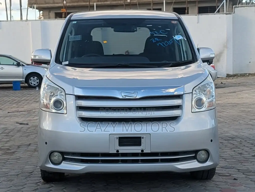 Toyota Noah 2008 Silver