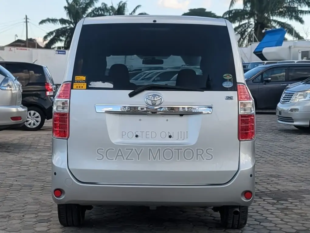 Toyota Noah 2008 Silver