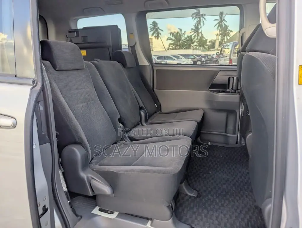 Toyota Noah 2008 Silver
